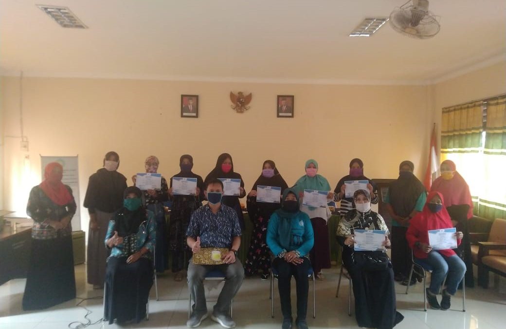 Produktif ditengah Pandemi Covid-19 dengan pelatihan pembuatan kue Ibu-Ibu PKK Kelurahan Karang Joang bersama Institut Teknologi Kalimantan