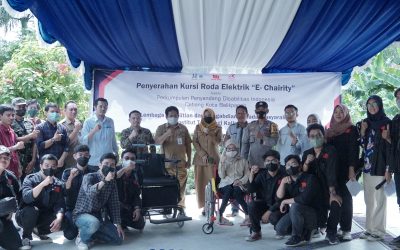 ITK Lakukan Penyerahan Kursi Roda Elektrik Pada Komunitas Penyandang Disabilitas Balikpapan