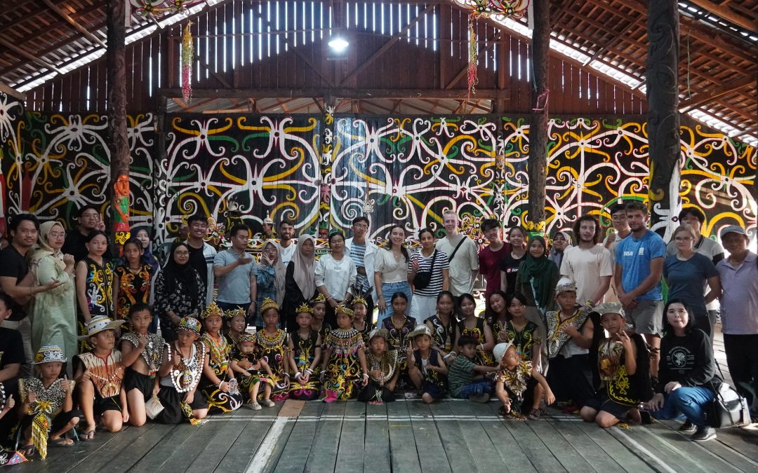 Cultural Camp 2023: ITK Memperkenalkan Kekayaan Budaya Indonesia kepada Mahasiswa Asing
