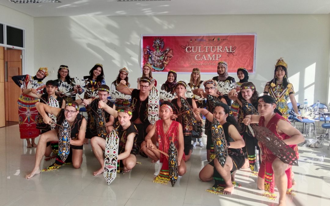 Cultural Camp 2024: Mahasiswa Internasional Pelajari Warisan Budaya Kaltim di ITK